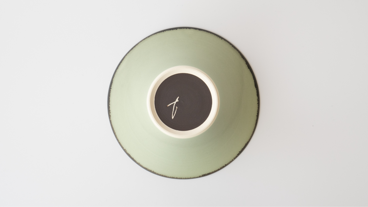 深鉢、淡いグリーンと釉薬の美 ペールグリーン深鉢 – muny