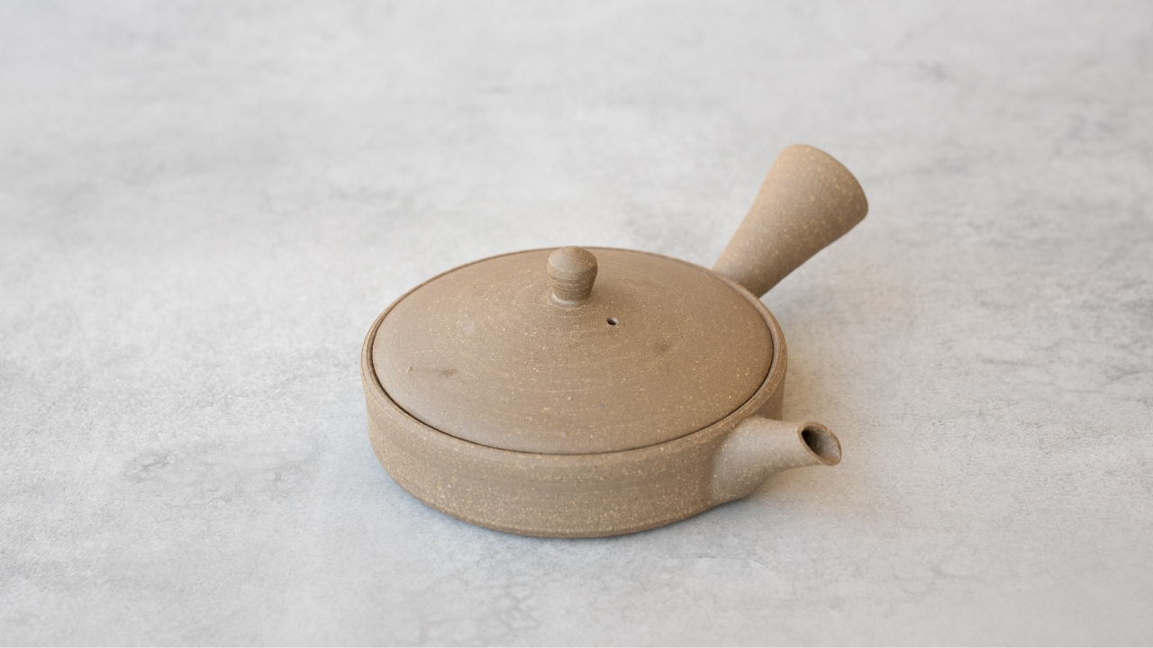 炭化窯変焼き締め茶注　急須　銘入　茶道具　侘び寂び 茶注工房 羊月】焼締極平型赤急須 – muny