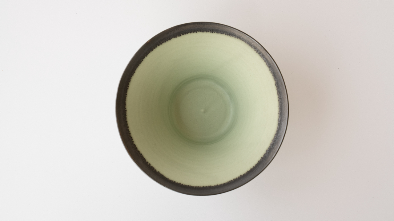 深鉢、淡いグリーンと釉薬の美 ペールグリーン深鉢 – muny